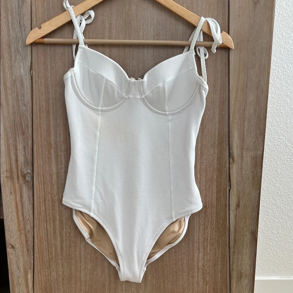 💚BUY 3 for $15💚 💚 Old Navy White Women's One Piece Swimsuit